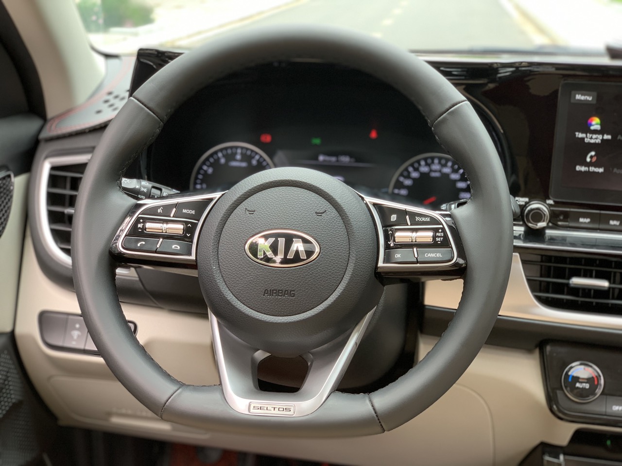 Kia Seltos 1.4 Premium 2021 màu trắng (Đã bán)