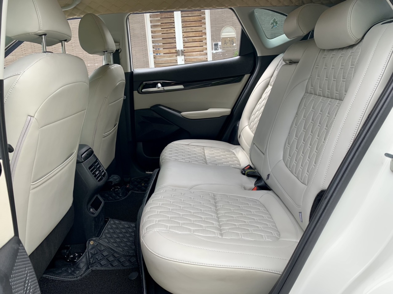 Kia Seltos 1.4 Luxury 2021 màu trắng (Đã bán)