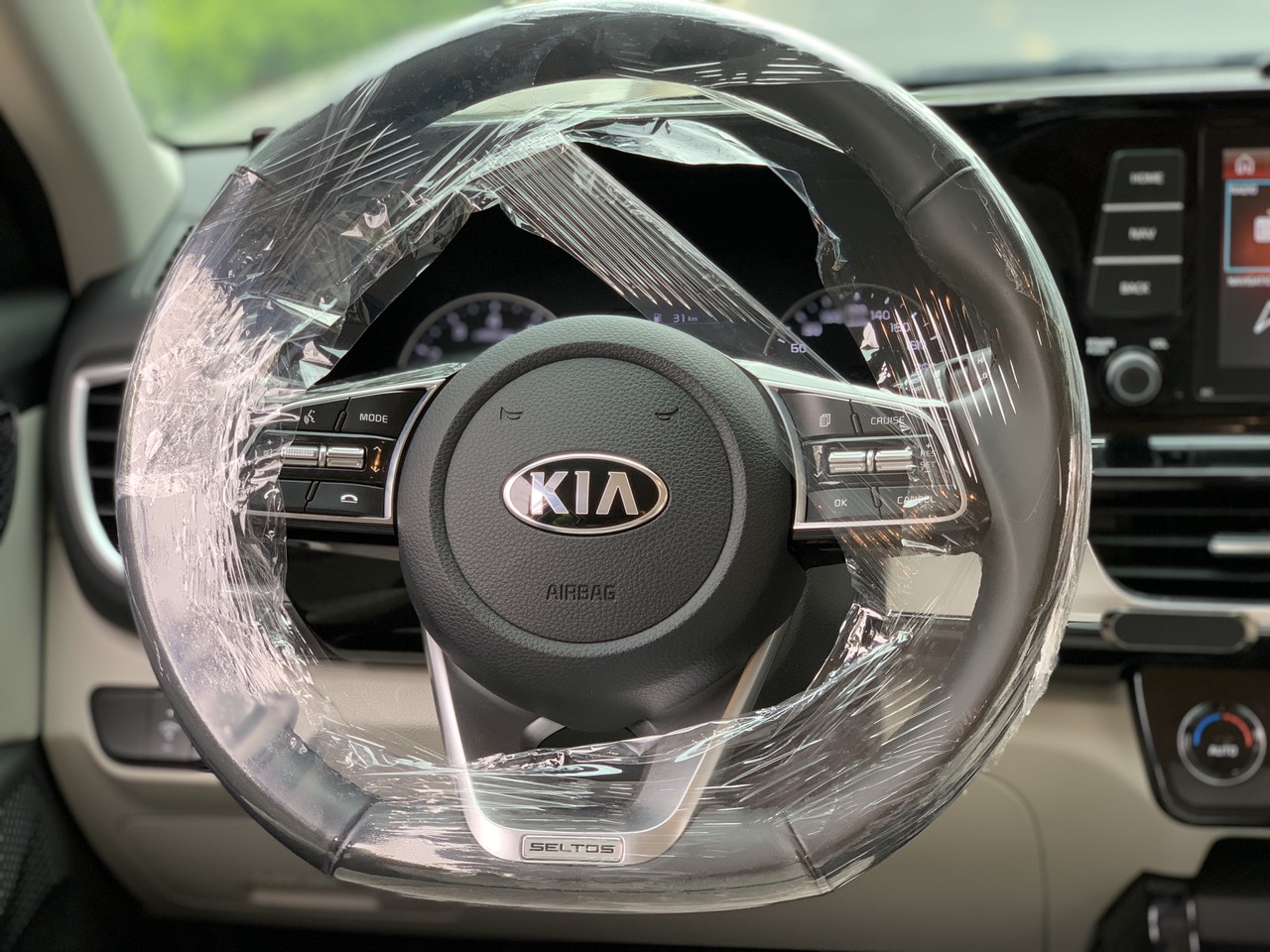 Kia Seltos 1.4 Luxury 2021 màu trắng (Đã bán)