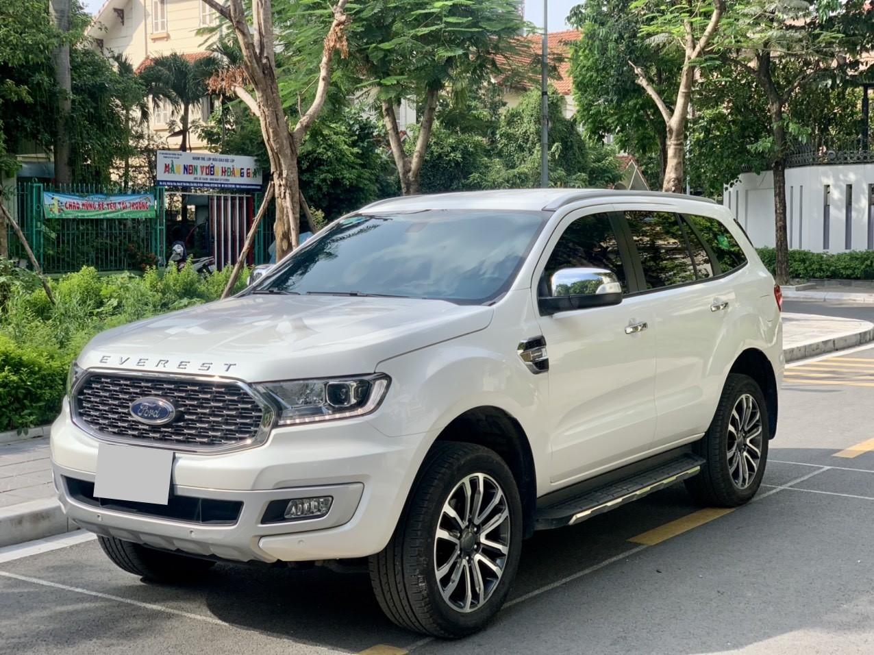Ford Everest Titanium 2.0L 4x2 AT 2021 màu trắng (Đã bán)