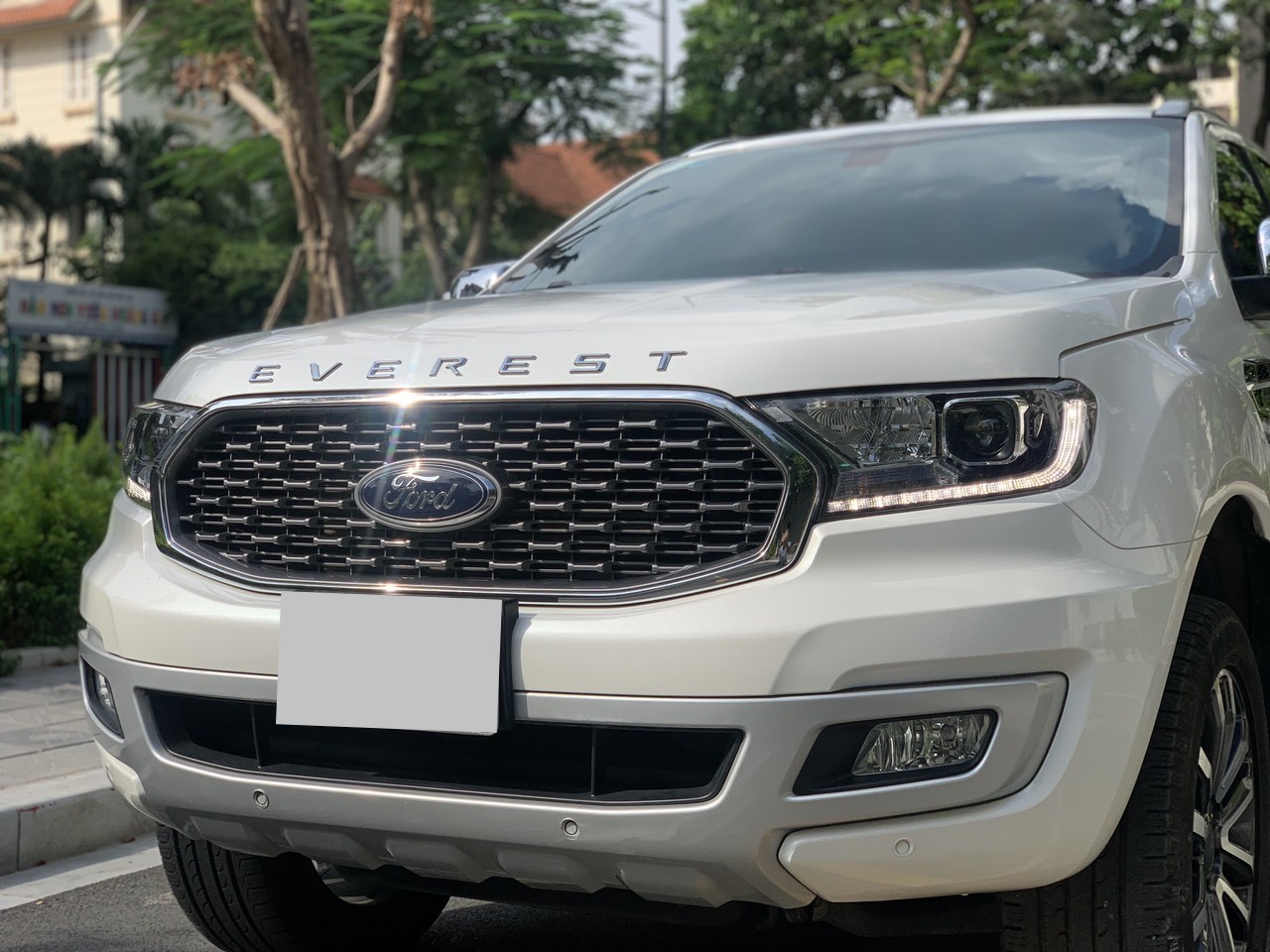 Ford Everest Titanium 2.0L 4x2 AT 2021 màu trắng (Đã bán)