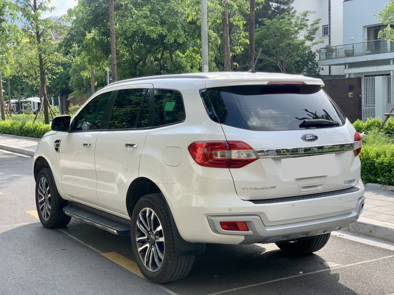 Ford Everest Titanium 2.0L 4x2 AT 2021 màu trắng (Đã bán)