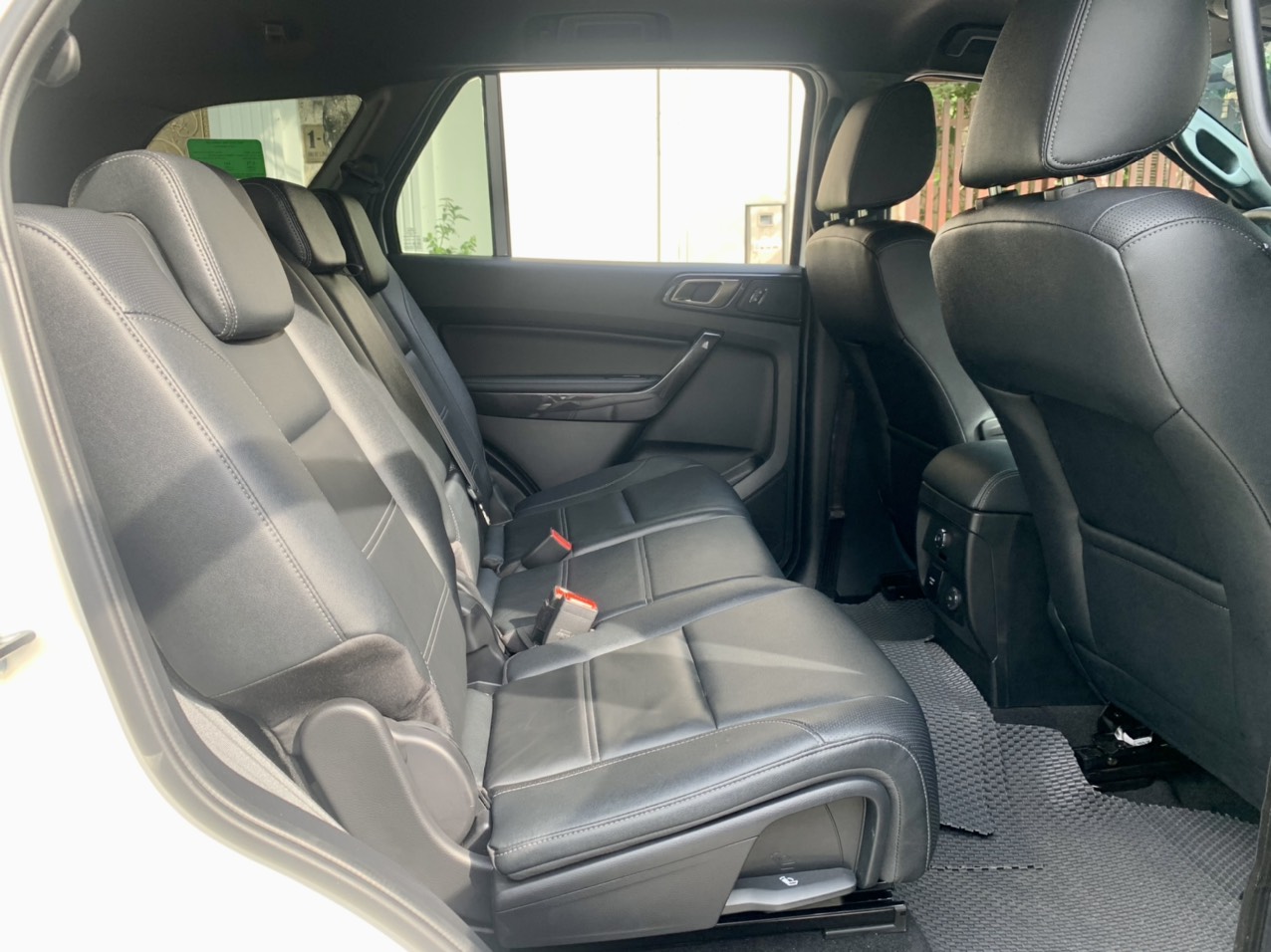 Ford Everest Titanium 2.0L 4x2 AT 2021 màu trắng (Đã bán)