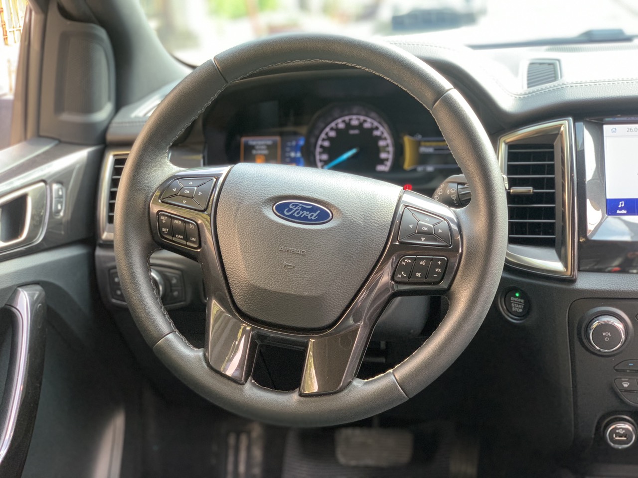 Ford Everest Titanium 2.0L 4x2 AT 2021 màu trắng (Đã bán)