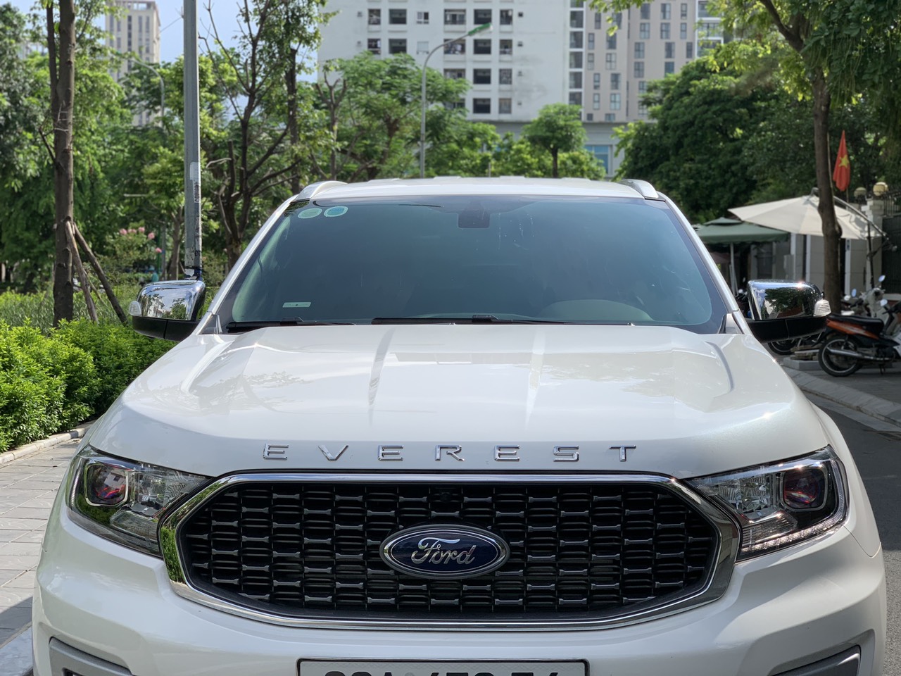 Ford Everest Titanium 2.0L 4x2 AT 2021 màu trắng (Đã bán)