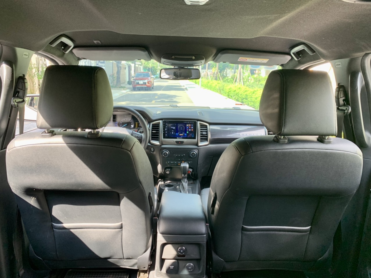 Ford Everest Titanium 2.0L 4x2 AT 2021 màu trắng (Đã bán)