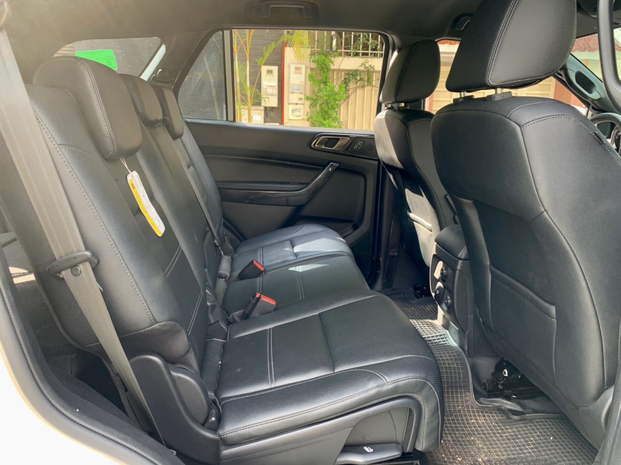 Ford Everest Titanium 2.0L 4x2 AT 2021 màu trắng (Đã bán)