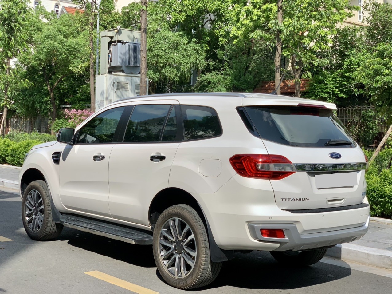 Ford Everest Titanium 2.0L 4x2 AT 2021 màu trắng (Đã bán)