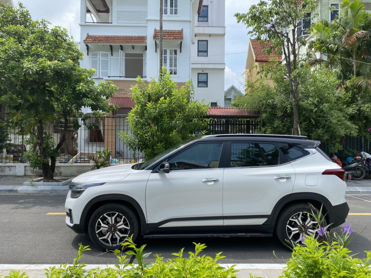 Kia Seltos 1.4 Preminum 2021 màu trắng (Đã bán)