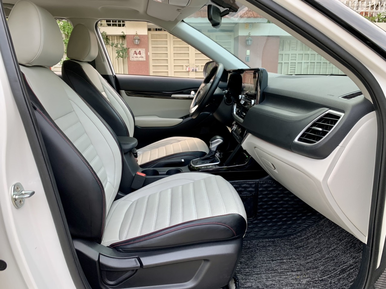 Kia Seltos 1.4 Preminum 2020 màu trắng (Đã bán)