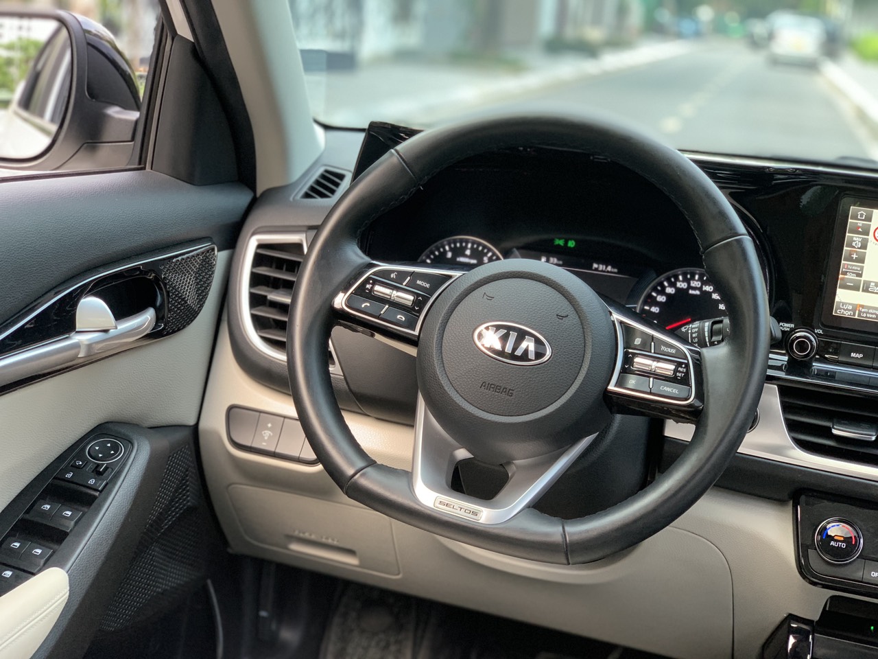 Kia Seltos 1.4 Preminum 2020 màu trắng (Đã bán)
