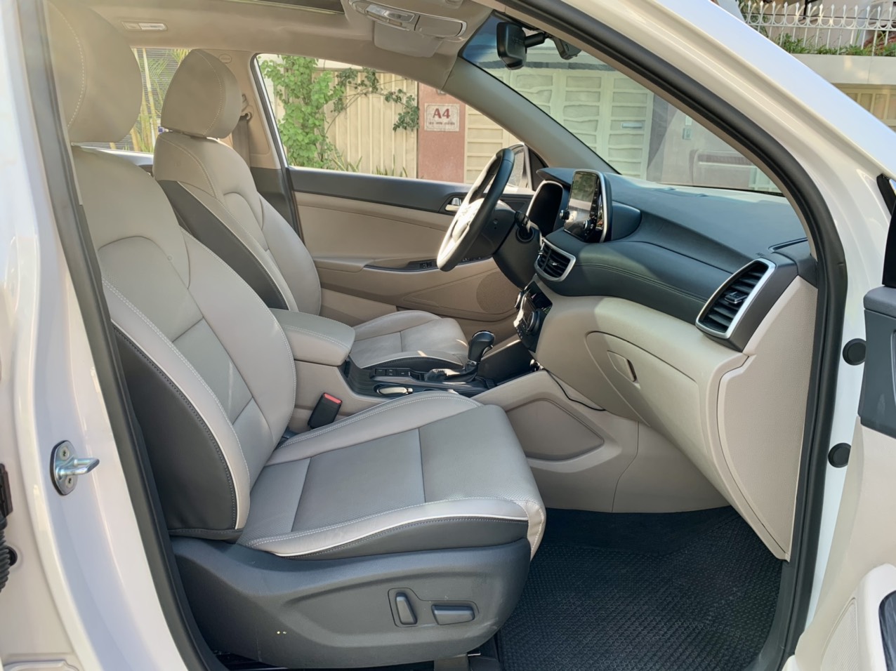 Hyundai Tucson 2.0ATH 2019 ĐKLĐ 2020 màu trắng (Đã bán)