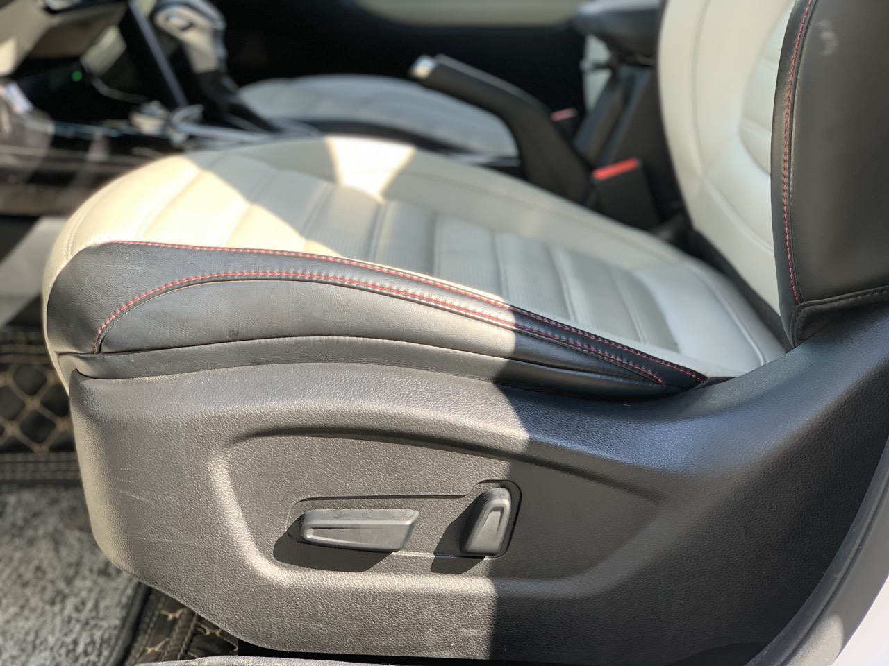 Kia Seltos 1.4 turbo Premium 2022 màu trắng (đã bán)