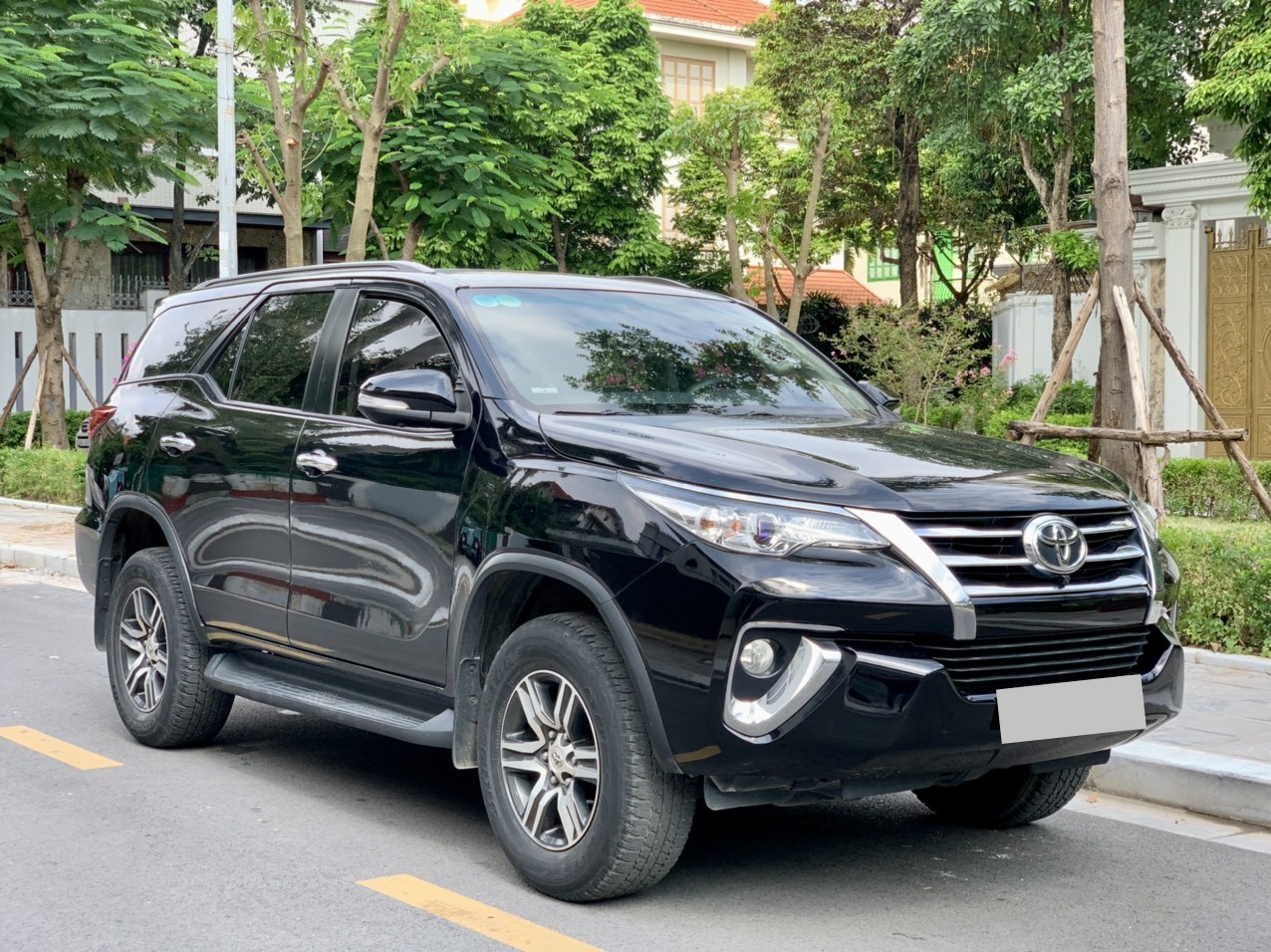 Toyota Fortuner 2.7V 2016 đăng ký 2017 màu đen (Đã bán)