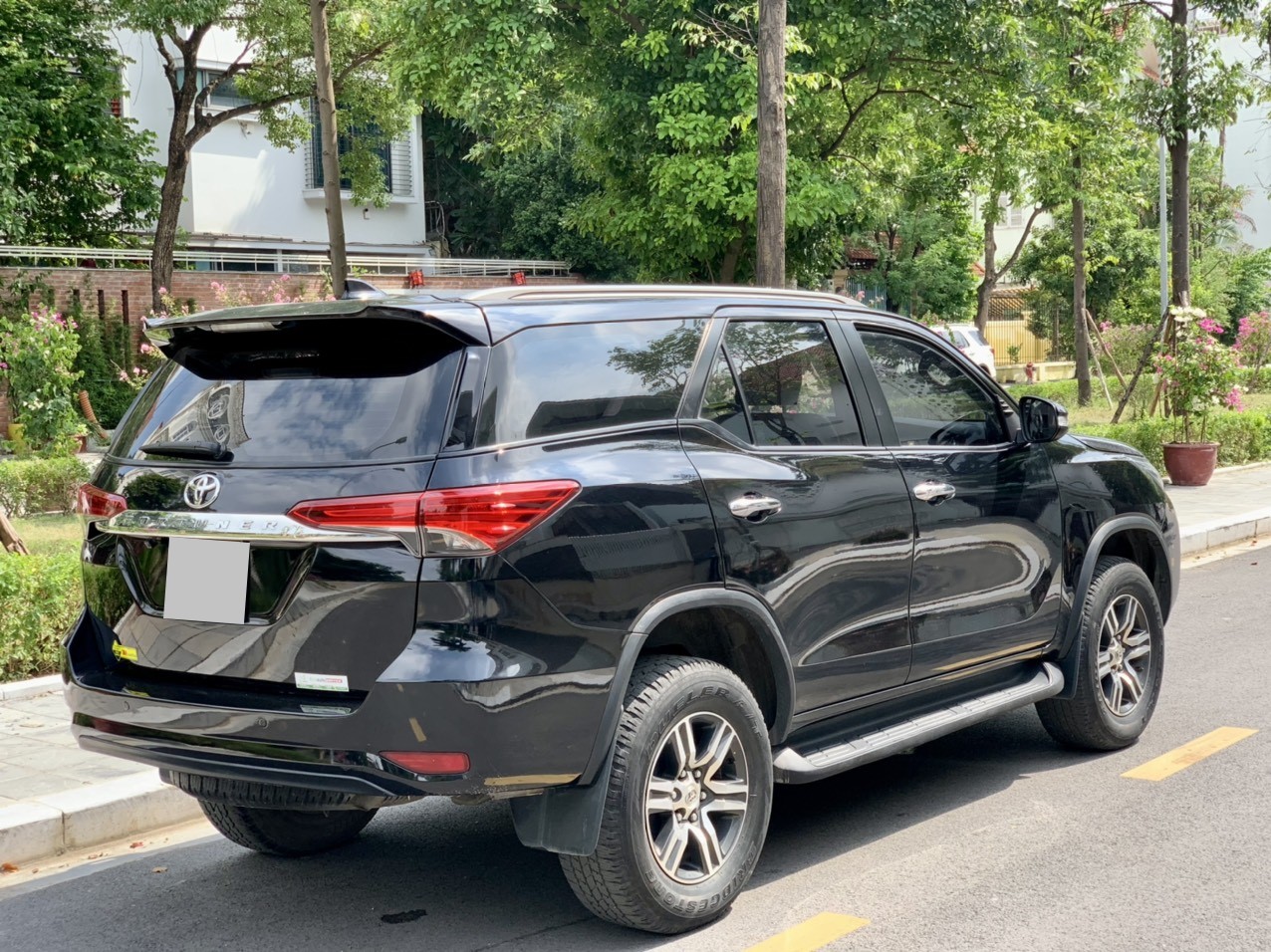 Toyota Fortuner 2.7V 2016 đăng ký 2017 màu đen (Đã bán)