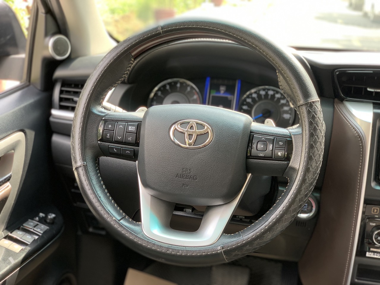 Toyota Fortuner 2.7V 2016 đăng ký 2017 màu đen (Đã bán)