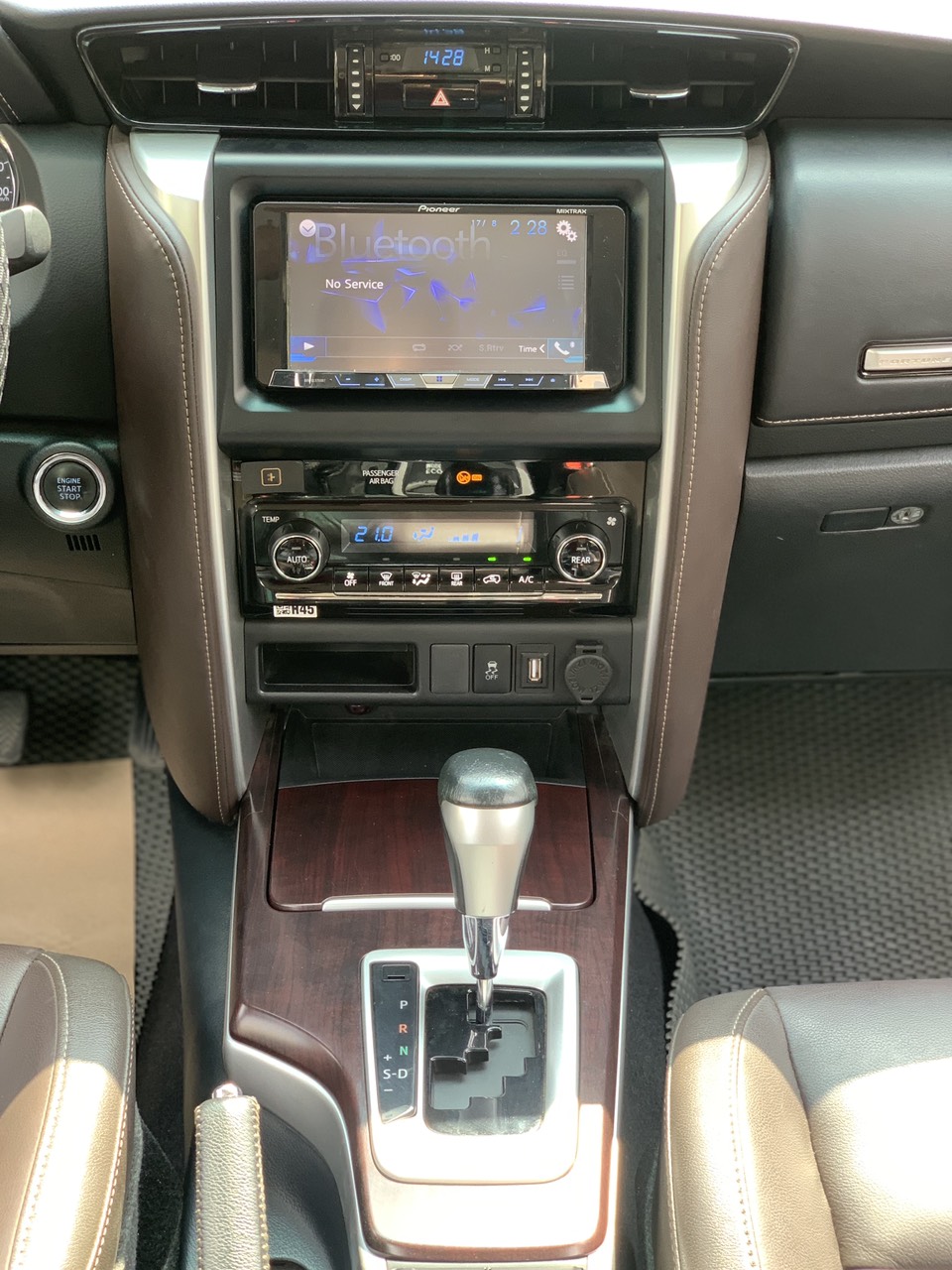Toyota Fortuner 2.7V 2016 đăng ký 2017 màu đen (Đã bán)