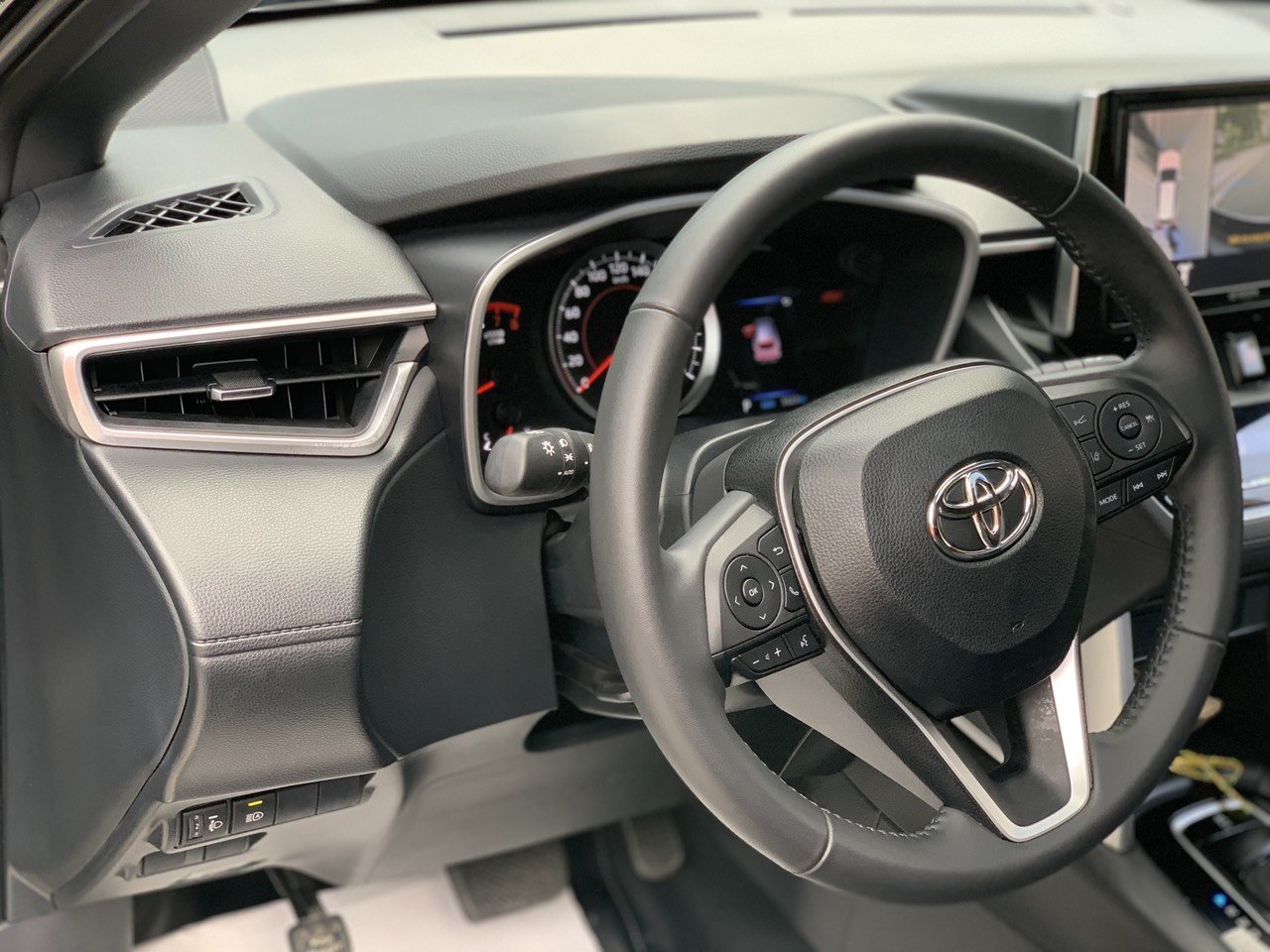 Toyota Corolla Cross 1.8V 2022 màu đen biển Hà Nội (Đã bán)