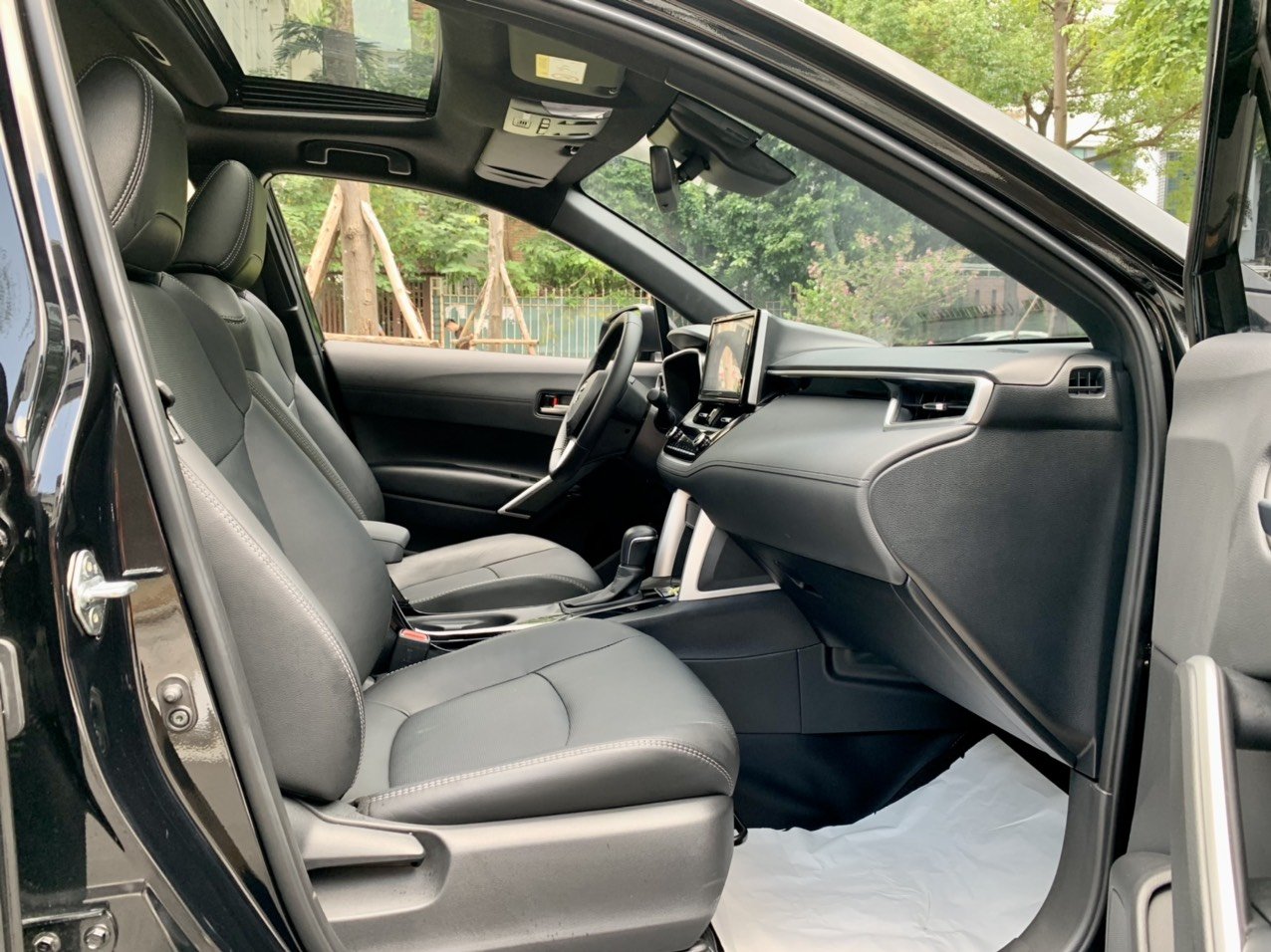 Toyota Corolla Cross 1.8V 2022 màu đen biển Hà Nội (Đã bán)