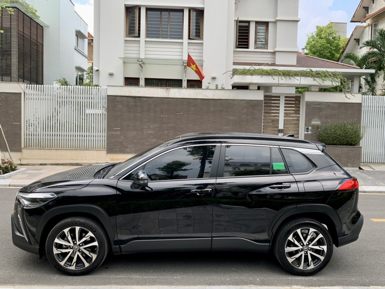 Toyota Corolla Cross 1.8V 2022 màu đen biển Hà Nội (Đã bán)