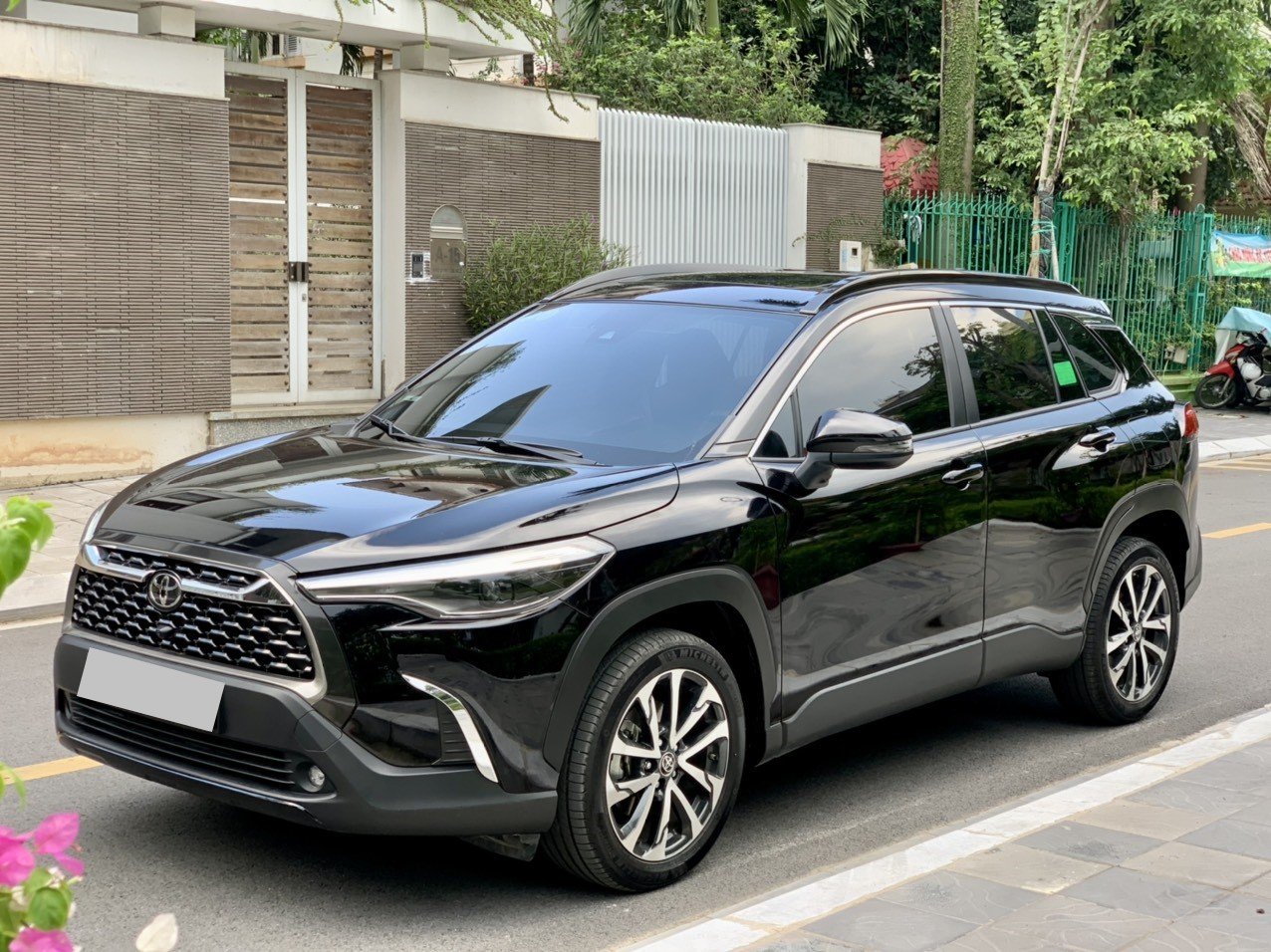 Toyota Corolla Cross 1.8V 2022 màu đen biển Hà Nội (Đã bán)
