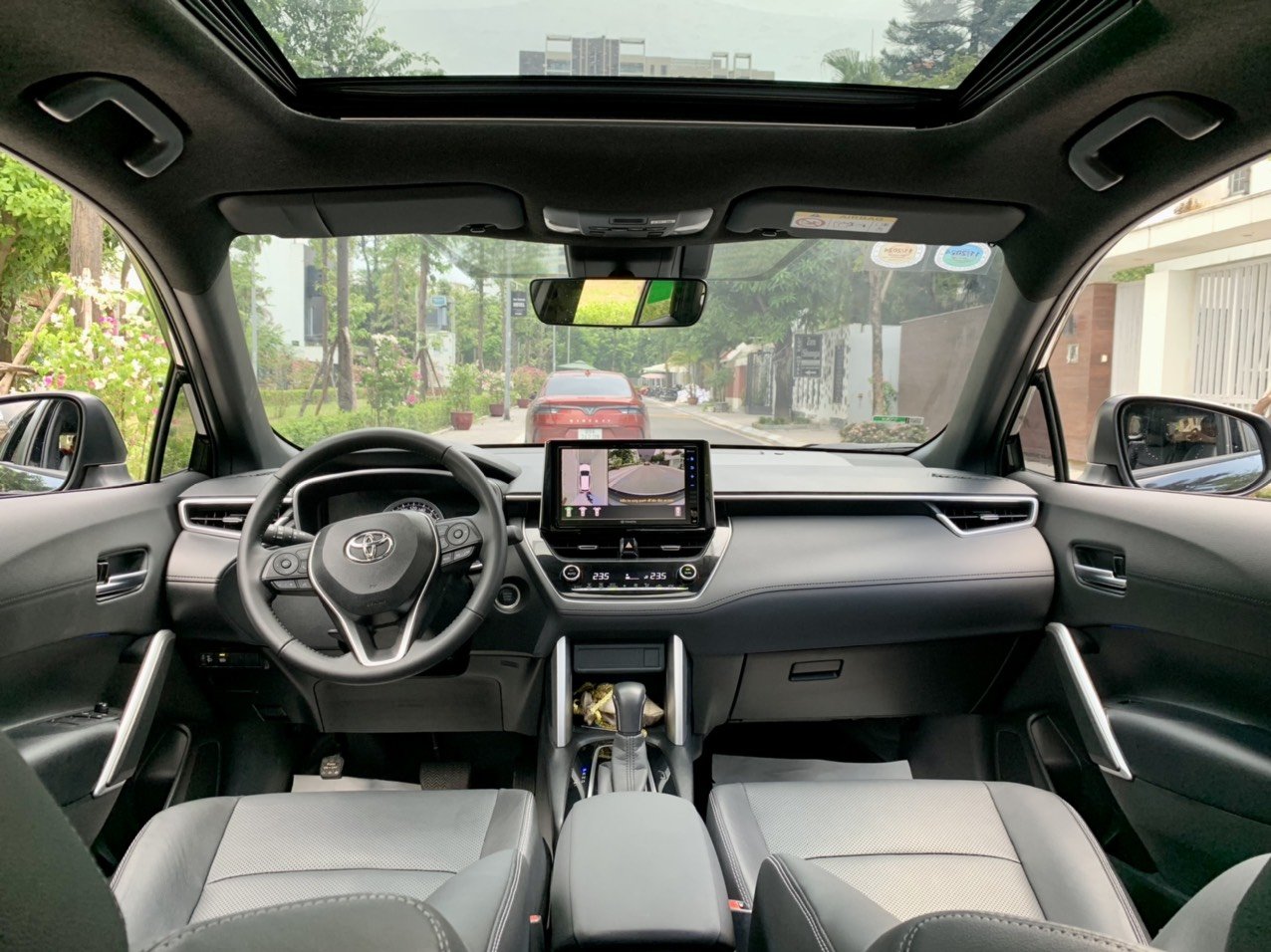 Toyota Corolla Cross 1.8V 2022 màu đen biển Hà Nội (Đã bán)