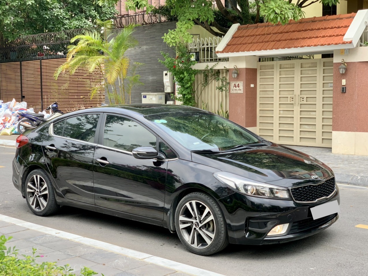 Kia Cerato 1.6AT 2017 màu đen (Đã bán)