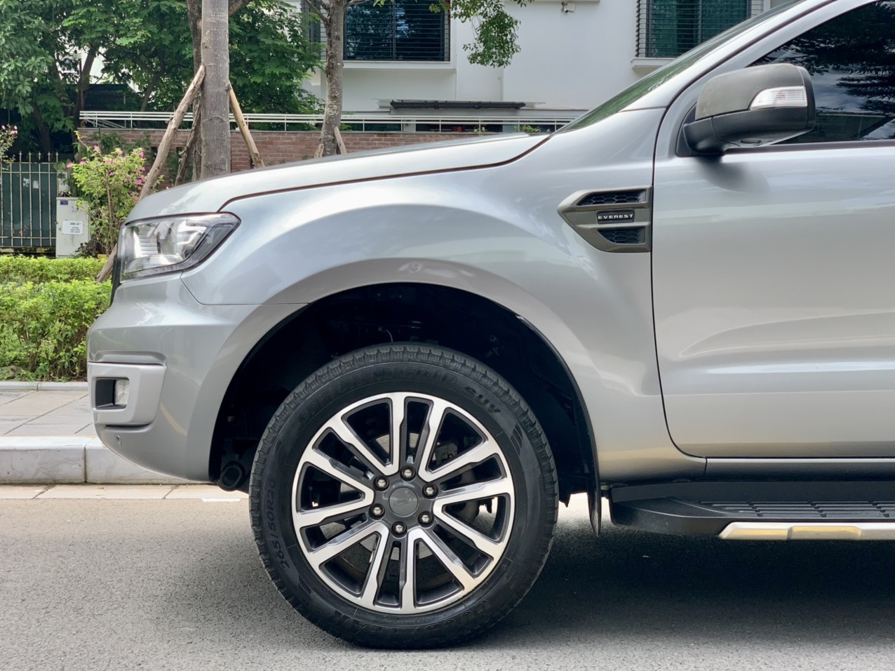 Ford Everest Titanium 4x2 2018 màu bạc (đã bán)