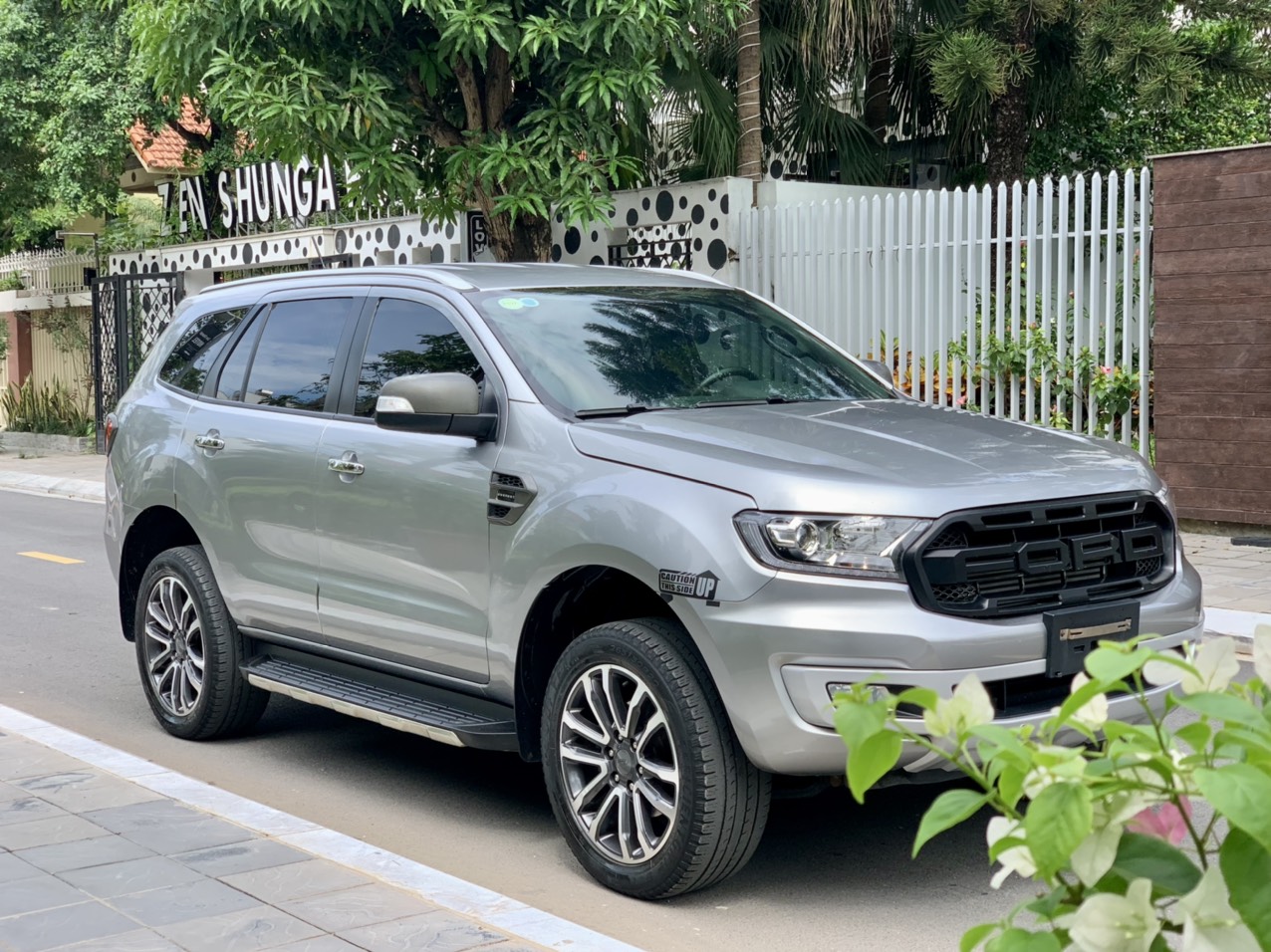 Ford Everest Titanium 4x2 2018 màu bạc (đã bán)