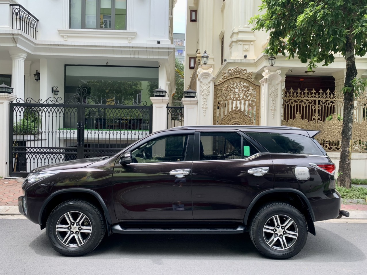 Toyota Fortuner 2.4G 2019 máy dầu màu nâu (Đã bán)