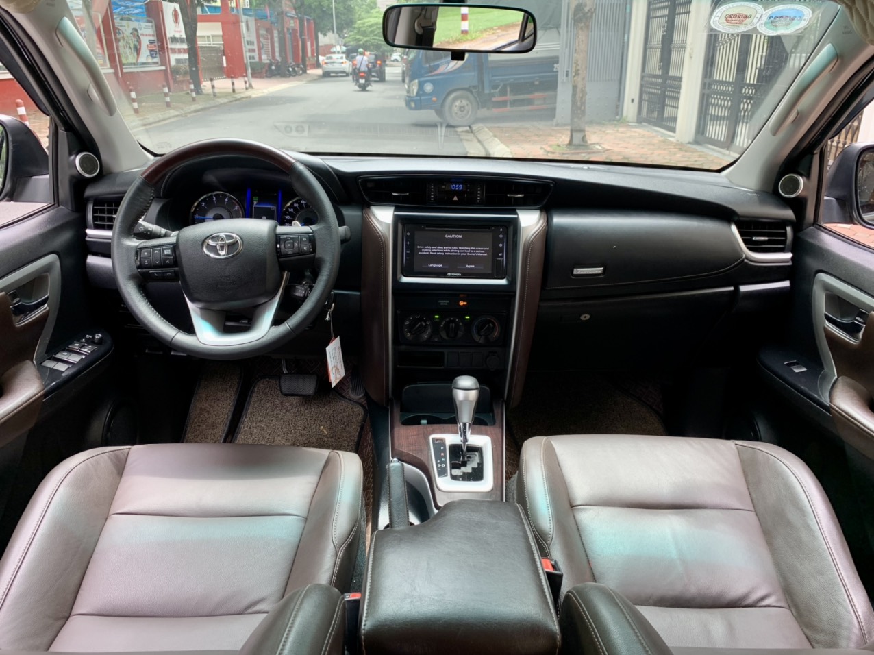 Toyota Fortuner 2.4G 2019 máy dầu màu nâu (Đã bán)