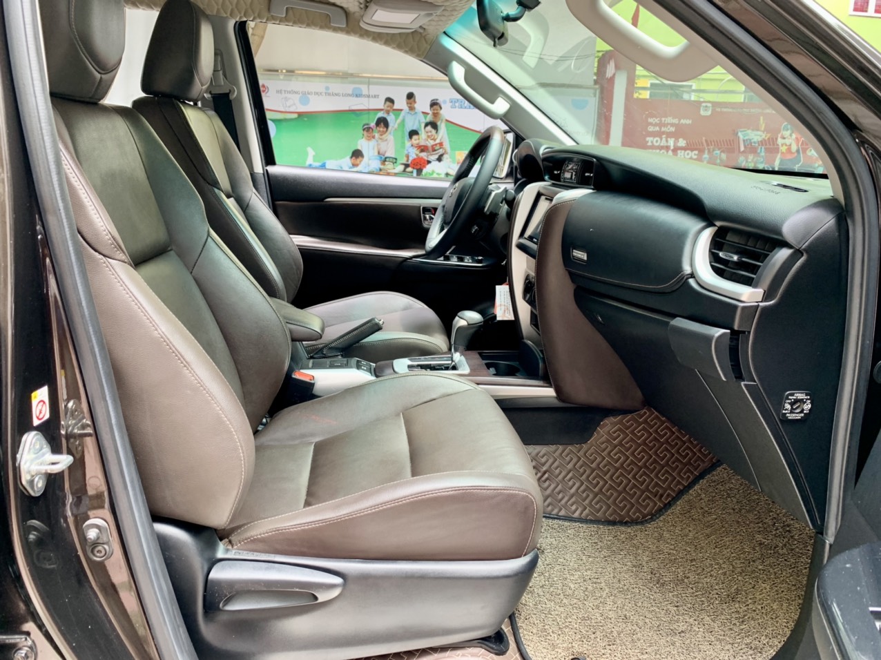 Toyota Fortuner 2.4G 2019 máy dầu màu nâu (Đã bán)