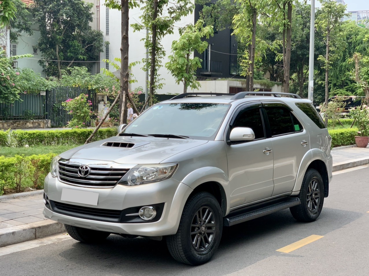 Toyota Fortuner 2.5G 2016 màu bạc (đã bán)