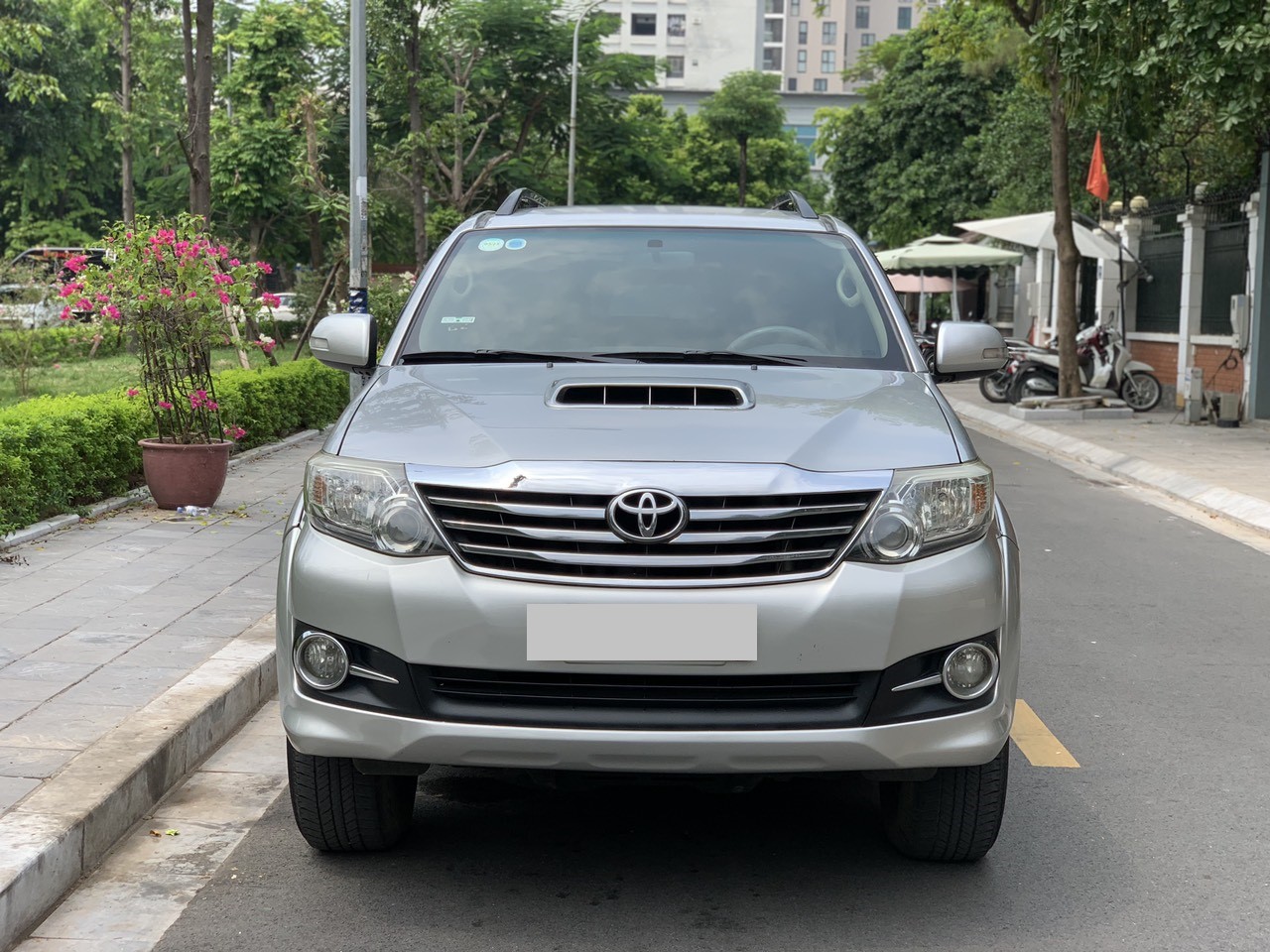 Toyota Fortuner 2.5G 2016 màu bạc (đã bán)