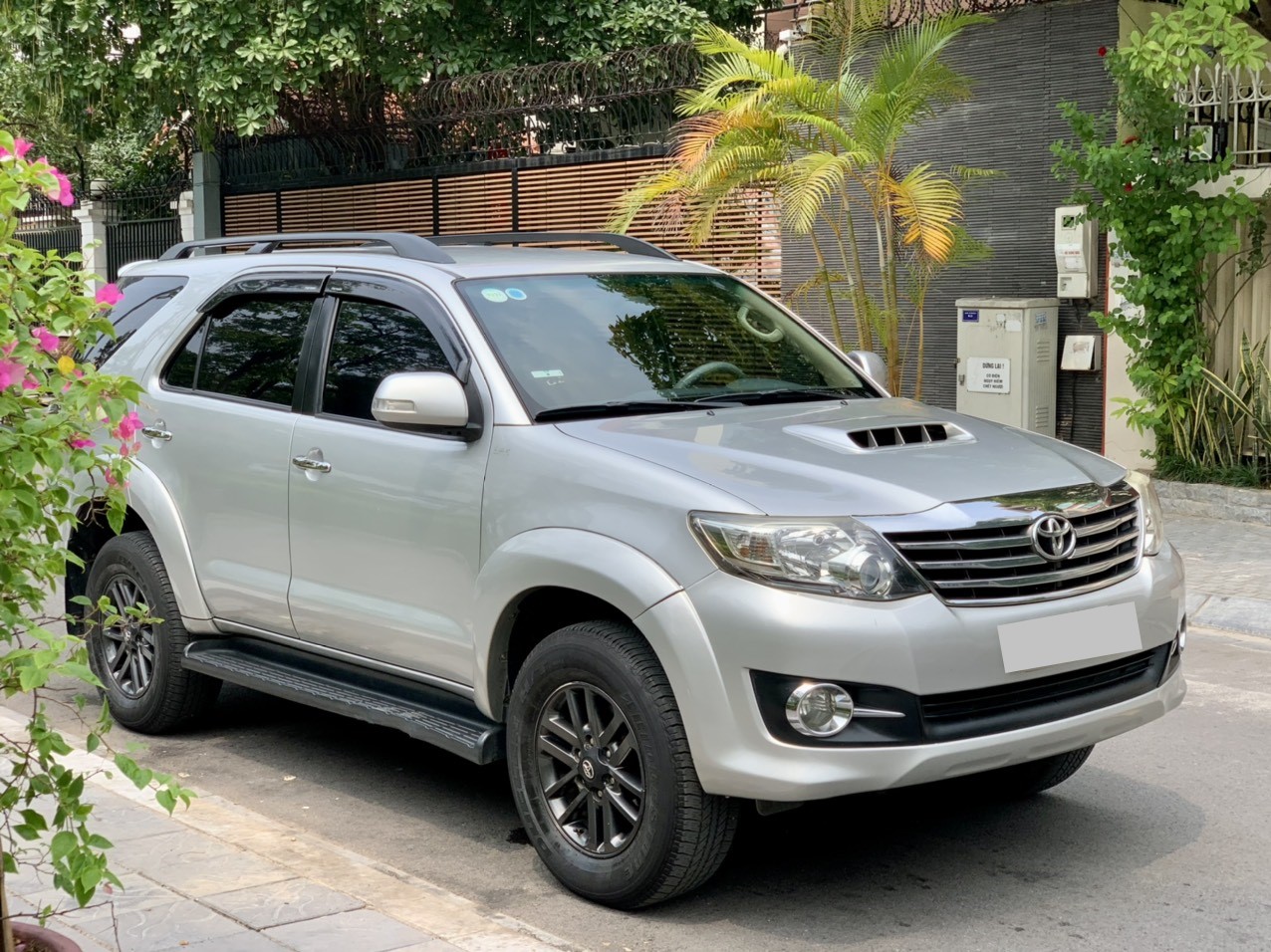 Toyota Fortuner 2.5G 2016 màu bạc (đã bán)