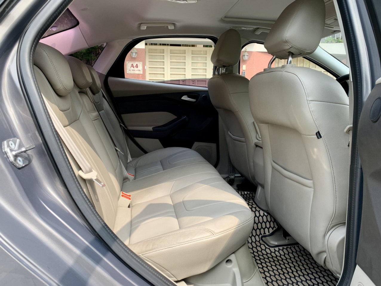 Ford Focus 2.0 Titanium 2015 màu nâu (Đã bán)