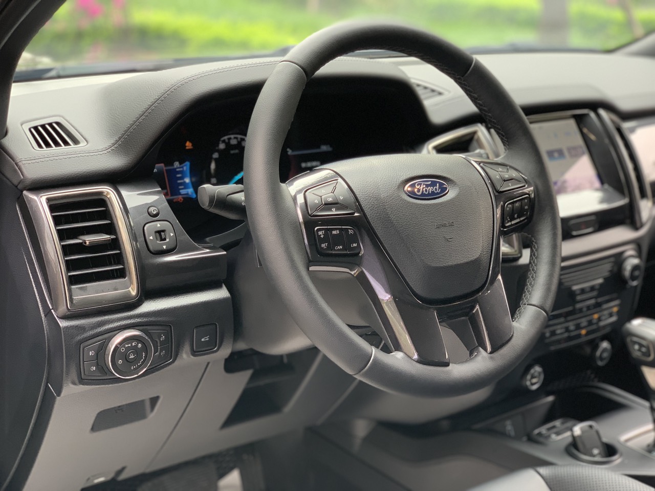 Ford Everest Titanium 2.0L 4x2 AT 2022 màu xanh (đã bán)