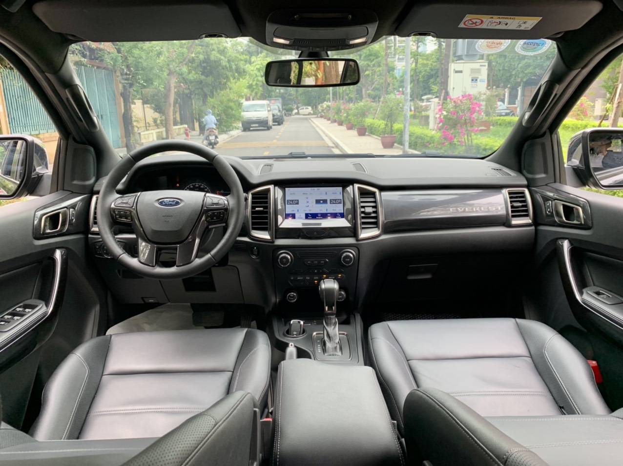 Ford Everest Titanium 2.0L 4x2 AT 2022 màu xanh (đã bán)