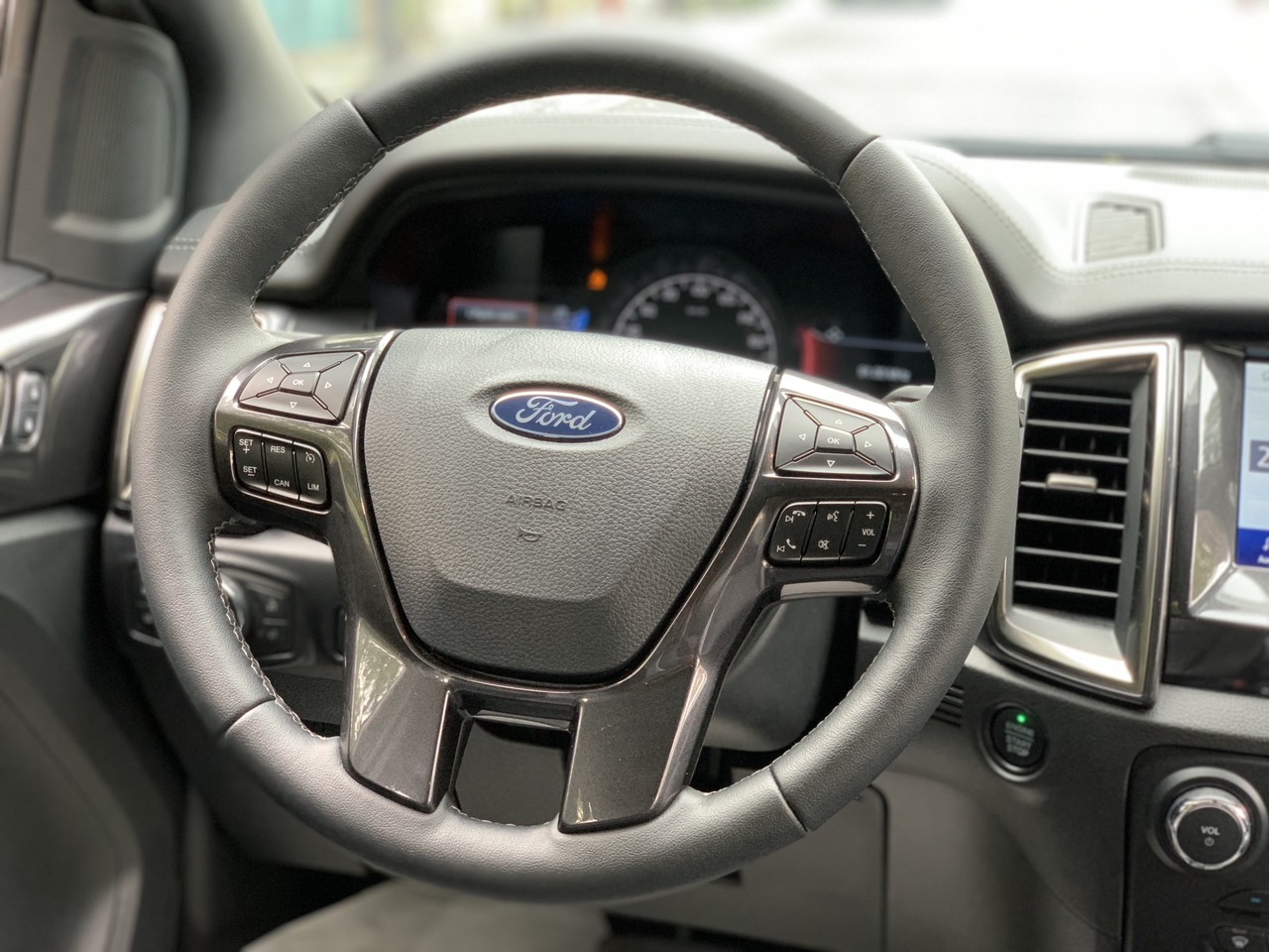Ford Everest Titanium 2.0L 4x2 AT 2022 màu xanh (đã bán)