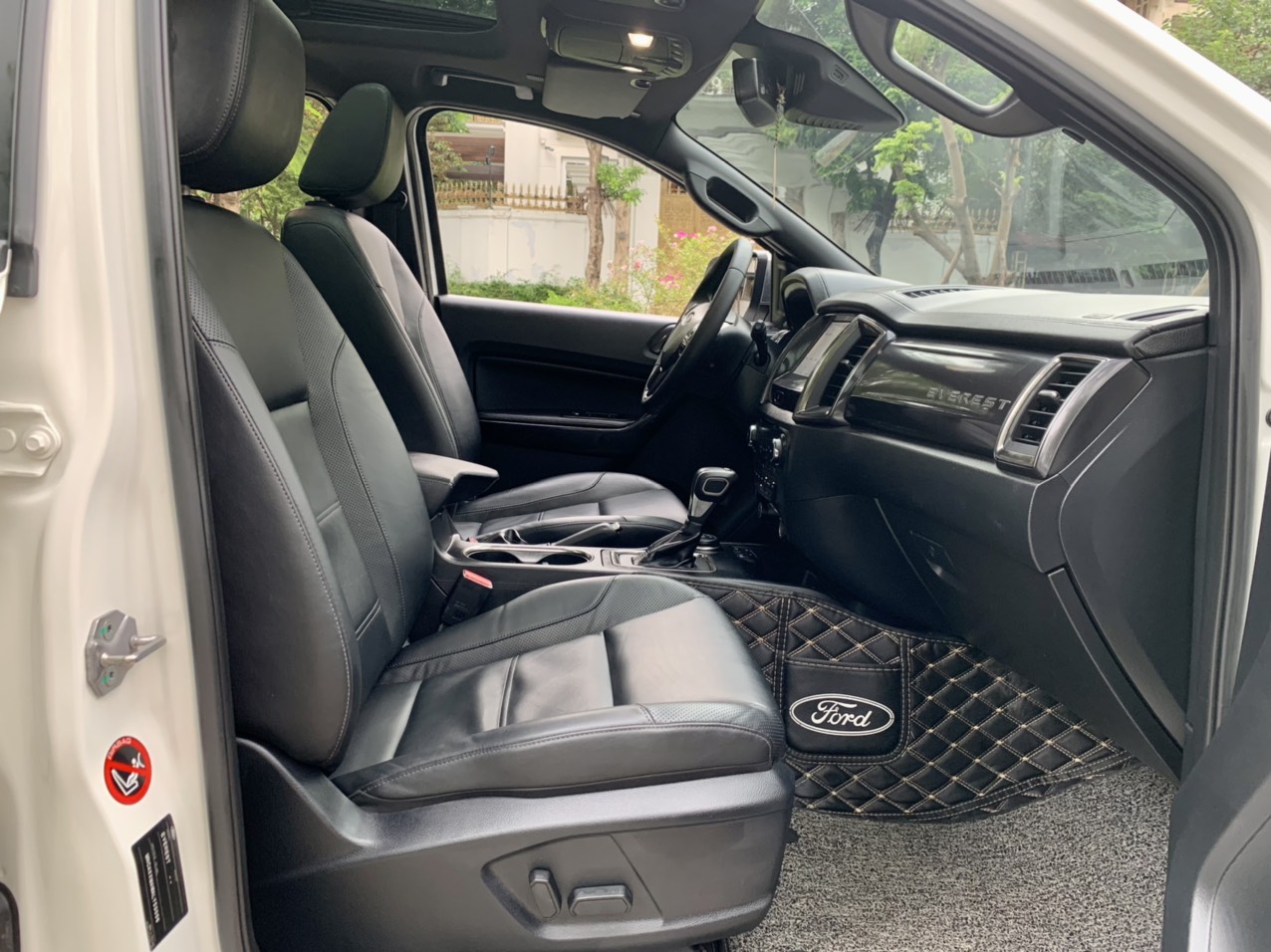 Ford Everest Titanium 4x4 2020 màu trắng (Đã bán)