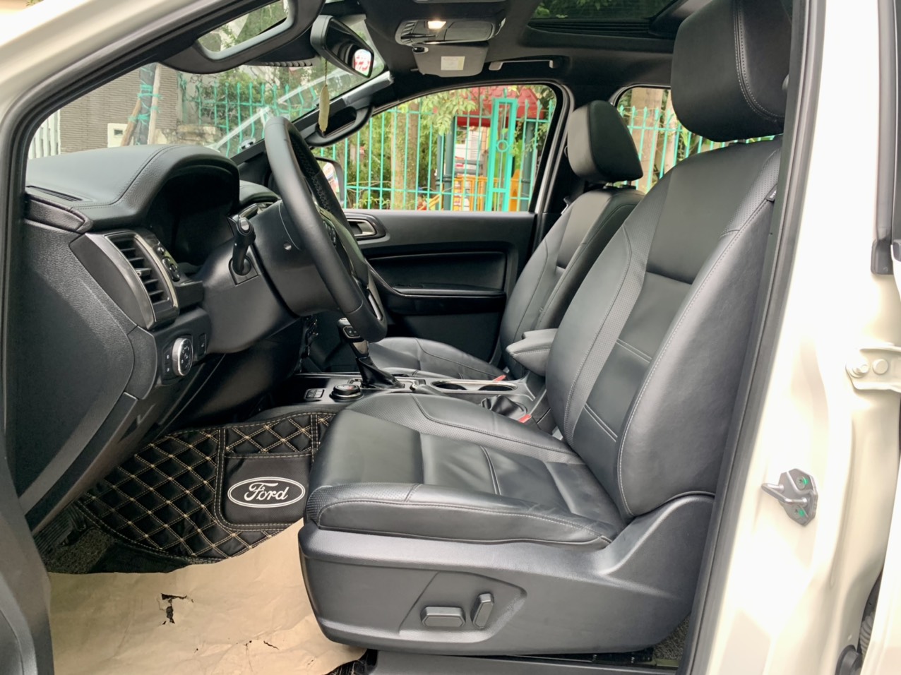 Ford Everest Titanium 4x4 2020 màu trắng (Đã bán)
