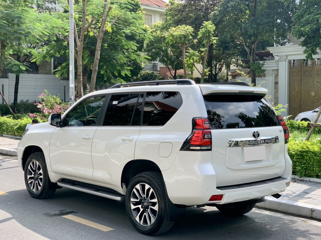 Toyota Land Cruiser Prado 2.7L 2021 màu trắng (đã bán)