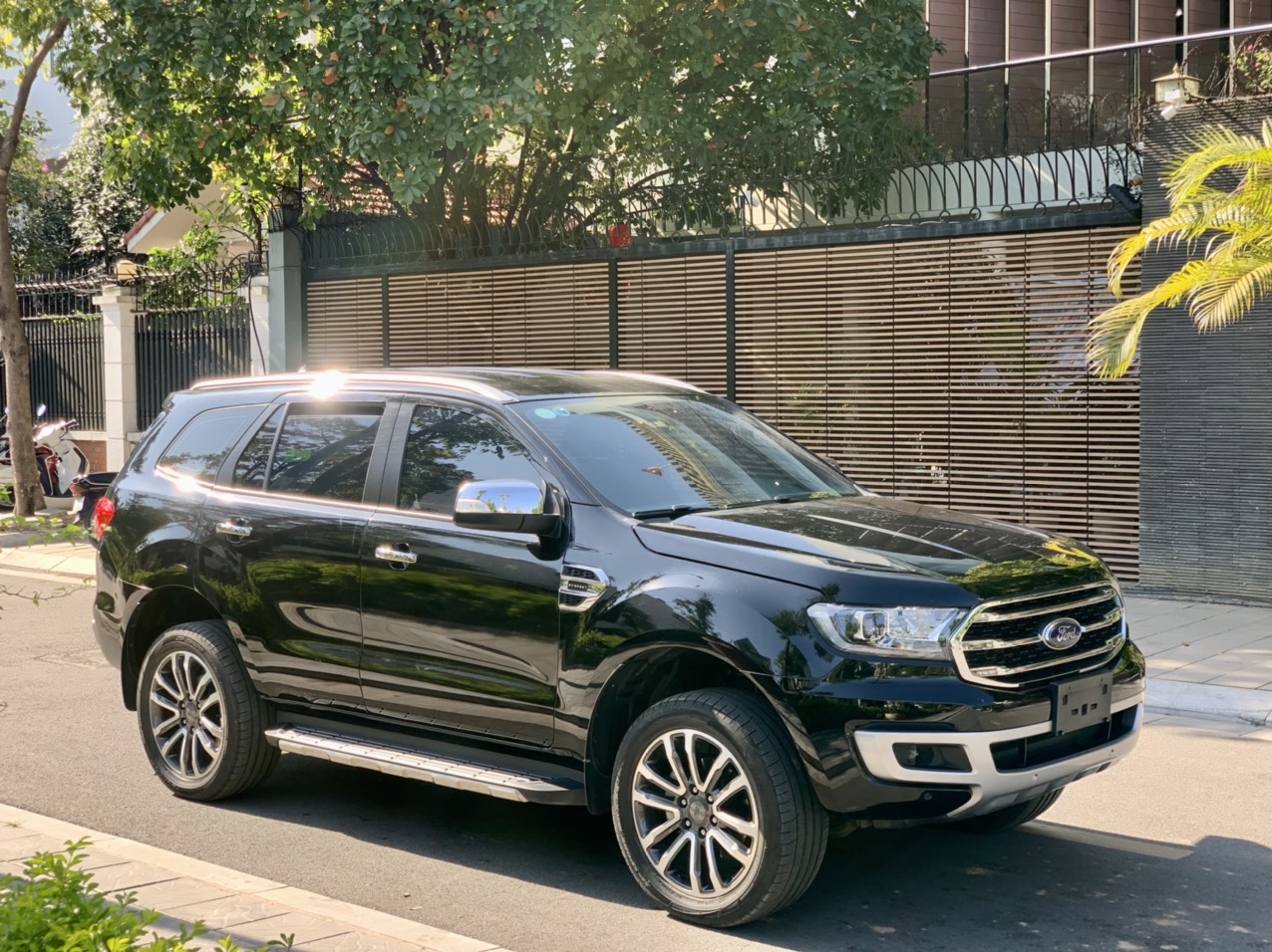 Ford Everest Titanium 2.0L 4x2 AT 2020 màu đen (Đã bán)