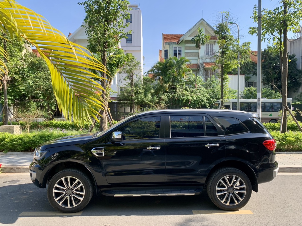 Ford Everest Titanium 2.0L 4x2 AT 2020 màu đen (Đã bán)