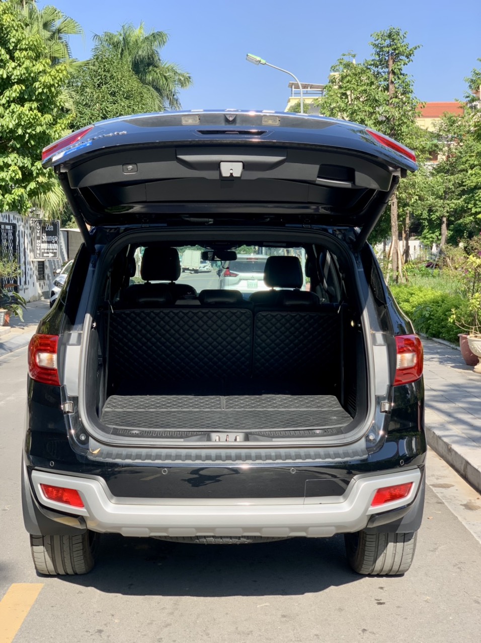 Ford Everest Titanium 2.0L 4x2 AT 2020 màu đen (Đã bán)