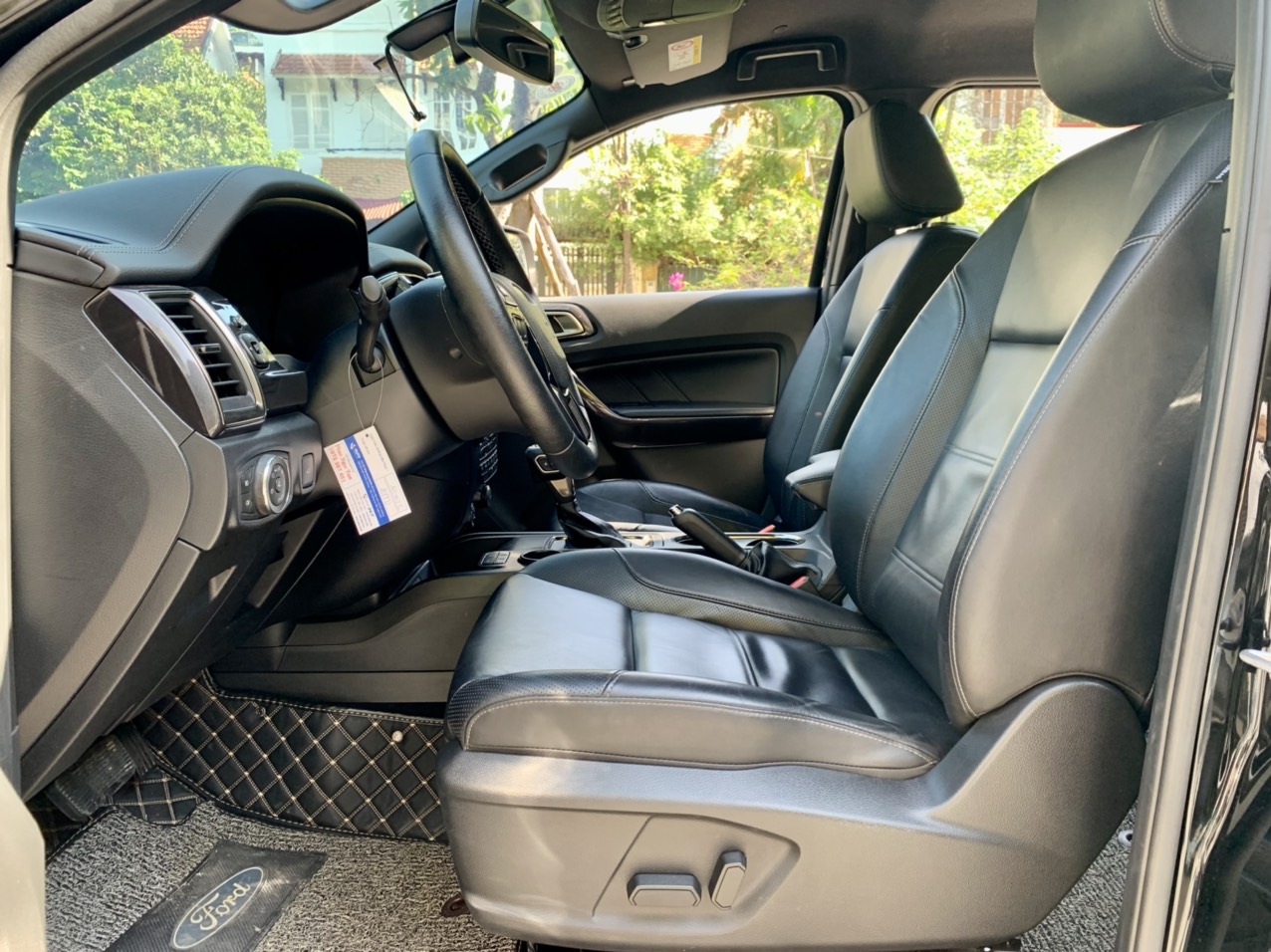 Ford Everest Titanium 2.0L 4x2 AT 2020 màu đen (Đã bán)