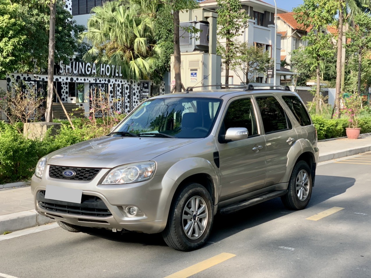 Ford Escape XLT 2.3L 2 cầu màu ghi vàng (Đã bán)