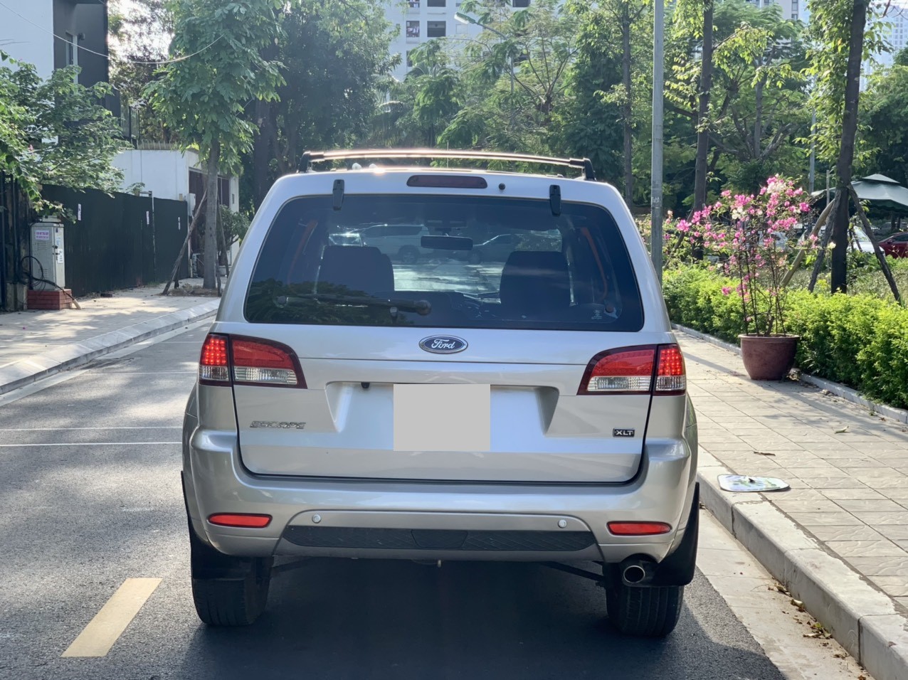 Ford Escape XLT 2.3L 2 cầu màu ghi vàng (Đã bán)