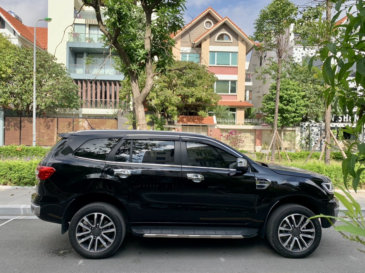 Ford Everest Titanium 4x4 2021 màu đen (Đã bán)