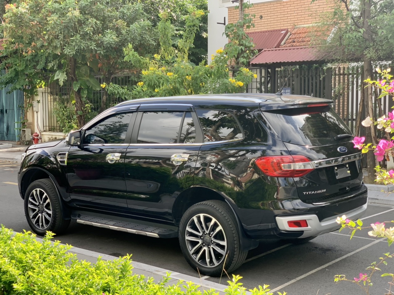 Ford Everest Titanium 4x4 2021 màu đen (Đã bán)